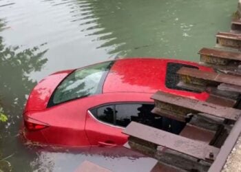 Cae vehículo al canal en El Mante, Tamaulipas
