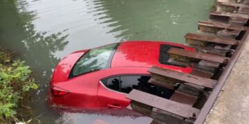 Cae vehículo al canal en El Mante, Tamaulipas