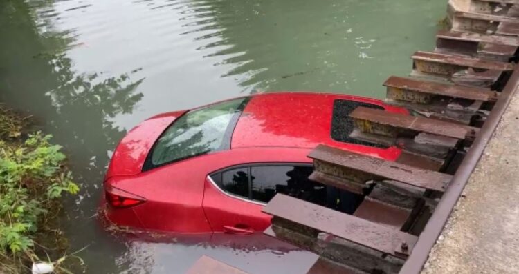 Cae vehículo al canal en El Mante, Tamaulipas