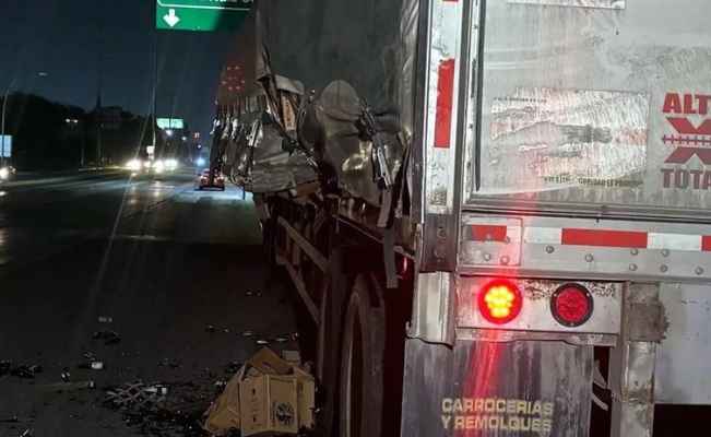 Caja de camión se rompe y provoca caída de envases de cerveza en la Avenida Ruiz Cortines de Guadalupe, NL