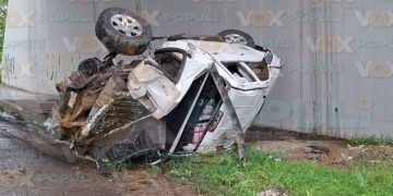 Camioneta cae de un puente en Altamira, Tamaulipas; ocupantes se salvan la vida de milagro