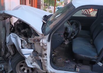Camioneta impacta casa y causa fuga de gas en Cd. Victoria, Tamaulipas