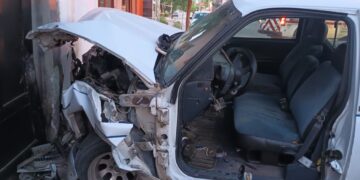 Camioneta impacta casa y causa fuga de gas en Cd. Victoria, Tamaulipas