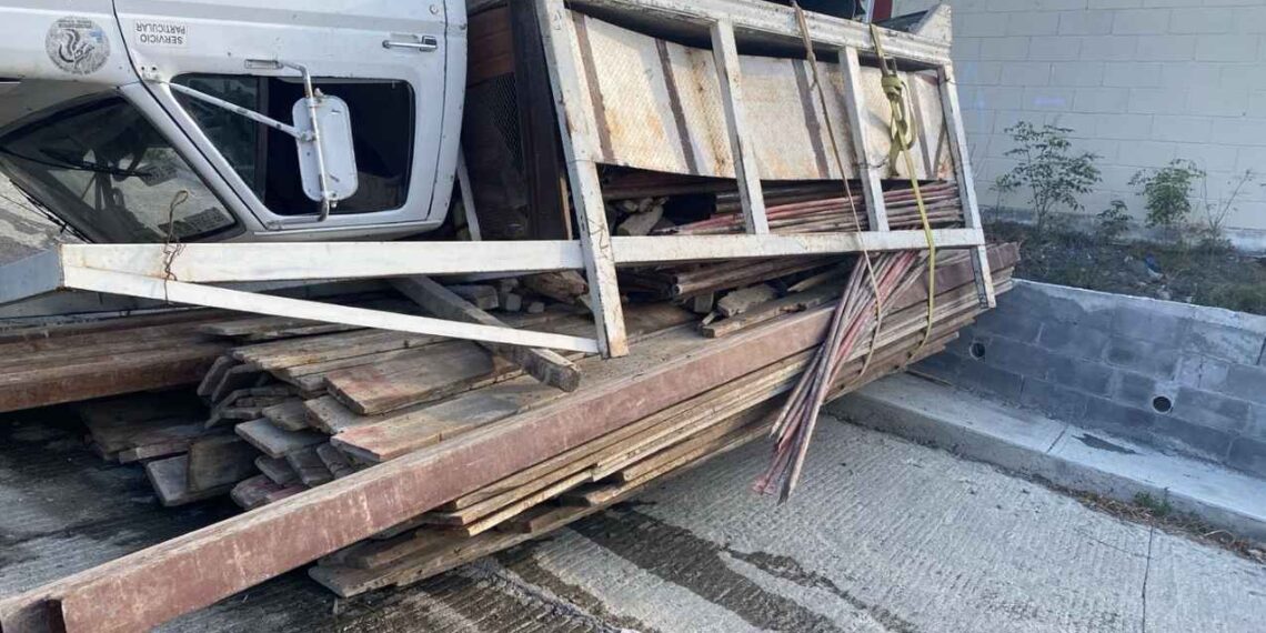 volcadura colonia Miguel Hidalgo Montemorelos