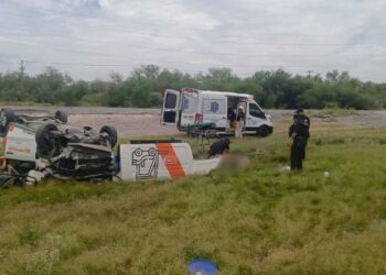 Camioneta sufre volcadura en la carretera Reynosa-Monterrey; hay un lesionado
