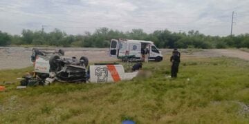 Camioneta sufre volcadura en la carretera Reynosa-Monterrey; hay un lesionado