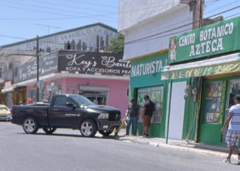 Camioneta termina proyectada tras accidente en el centro de Reynosa, Tamaulipas