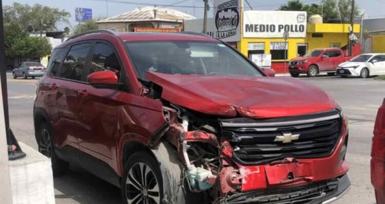 Choca patrulla de Guardia Estatal contra camioneta en Reynosa, Tamaulipas
