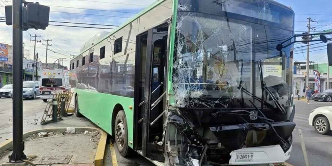 Choque de Ecovía en Monterrey