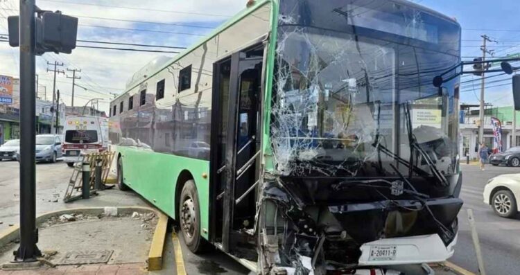 Choque de Ecovía en Monterrey
