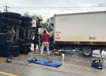 Choque en carretera Tampico–Valles deja un hombre prensado