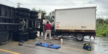 Choque en carretera Tampico–Valles deja un hombre prensado