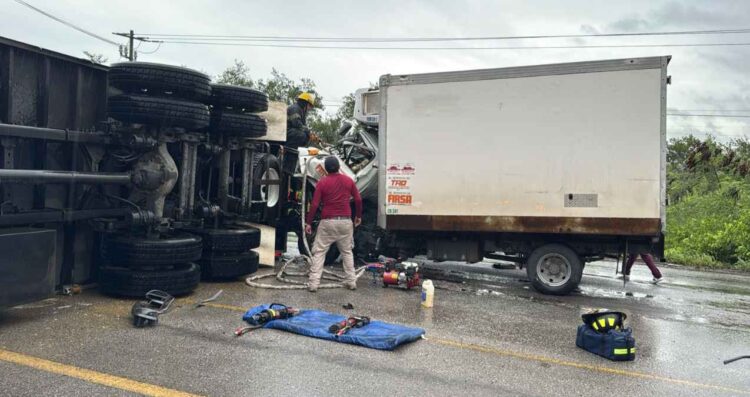 Choque en carretera Tampico–Valles deja un hombre prensado