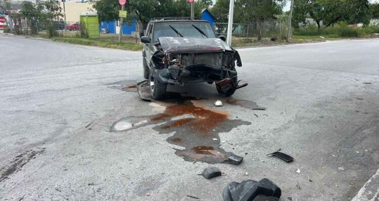 fuerte choque dos camionetas