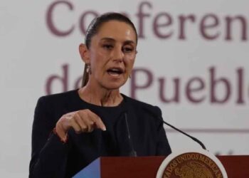 Claudia Sheinbaum promete cero protección a funcionarios ligados al huachicol