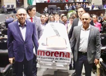 Diputados PRI ataúd