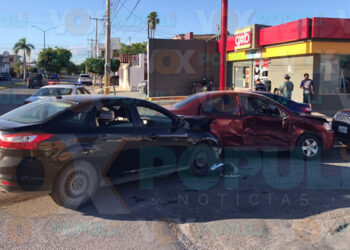 Conductor acelera con semáforo en cambio y provoca carambola en Cd. Victoria, Tamaulipas