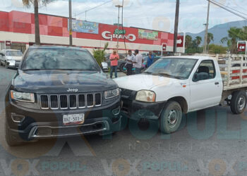 Conductor ignora alto y provoca choque en Cd. Victoria, Tamaulipas