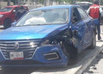 Conductor se da a la fuga tras chocar auto y atropellar a peatón en Tampico, Tamaulipas