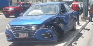 Conductor se da a la fuga tras chocar auto y atropellar a peatón en Tampico, Tamaulipas
