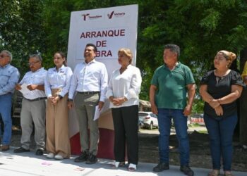 Victoria: Eduardo Gattás arranca pavimentación en Simón Torres