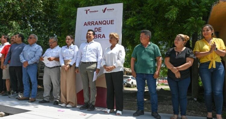 Victoria: Eduardo Gattás arranca pavimentación en Simón Torres