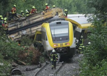 Descarrilamiento de tren en Alemania deja víctimas mortales y varios heridos