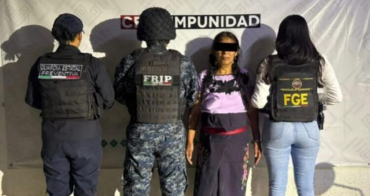 Detienen a mujer por presuntamente pagar a un menor para asesinar a su esposo en Zinacantán