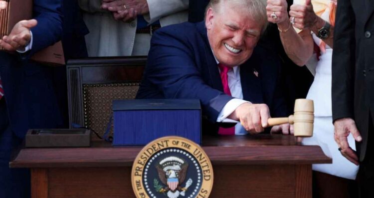 Donald Trump publica cartas con los aranceles que pretende imponer a más países: ¿Cuáles son?