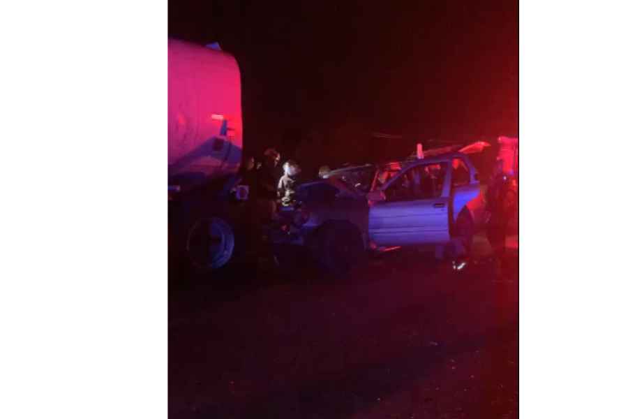 Dos hombres sobreviven tras impactarse contra una pipa en la carretera Mante-Valles