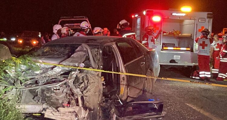 Dos personas mueren en choque frontal en la carretera La Soledad–San Carlos en Tamaulipas