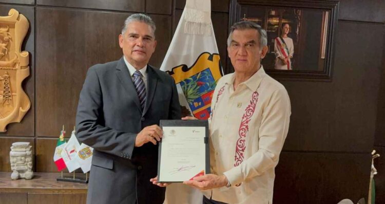 Entrega gobernador nombramiento a nuevo secretario de Seguridad de Tamaulipas