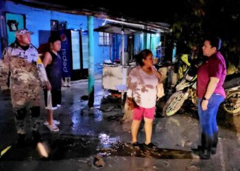 Evacúan pobladores del ejido El Limón ante crecida del río en El Mante, Tamaulipas