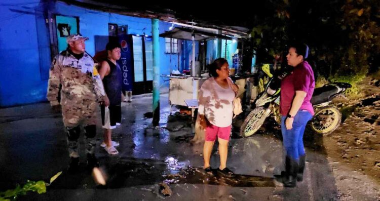 Evacúan pobladores del ejido El Limón ante crecida del río en El Mante, Tamaulipas