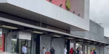 Evacúan tienda San Nicolás