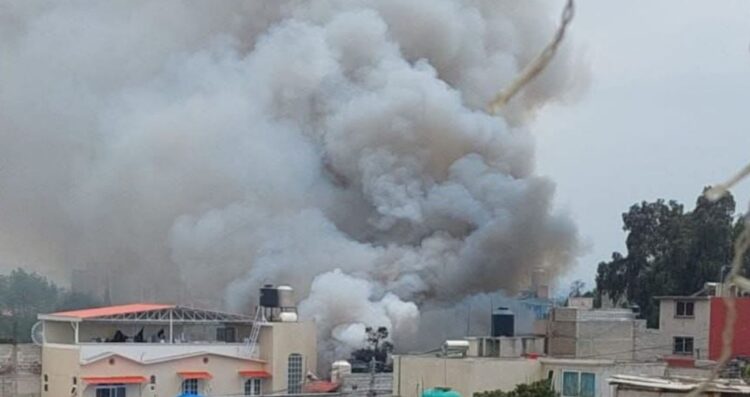 Explosión por pirotecnia clandestina sacude vivienda en Tultepec