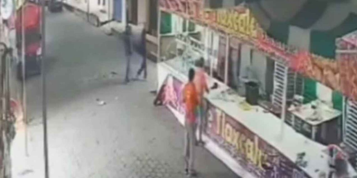 Explosión por tanque de gas desata pánico en fiesta patronal de Zaragoza, Puebla