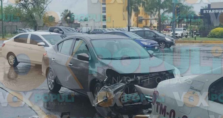 Falla de semáforos provoca fuerte choque en Ciudad Victoria, Tamaulipas