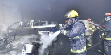 Fuego consume camionetas Tlajomulco