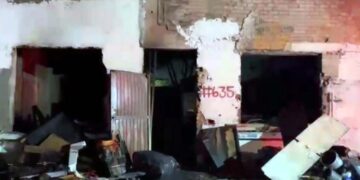 Fuego consume propiedad en el Centro de Monterrey, NL