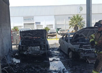 Tres vehículos Parque Industrial Apodaca