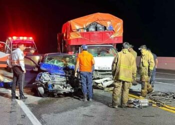 Fuerte choque frontal deja sin vida a una mujer en Cadereyta, Nuevo León