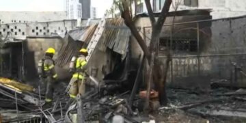 Fuerte incendio en la colonia Buenos Aires en Monterrey moviliza a las autoridades