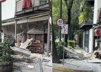 Heridos y daños deja explosión en rosticería de la Condesa en CDMX