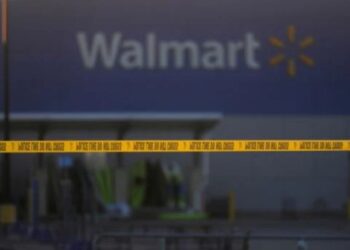 Hombre apuñala a 11 personas en tienda Walmart; hay víctimas graves