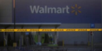 Hombre apuñala a 11 personas en tienda Walmart; hay víctimas graves