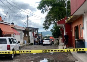 Hombre arrolla y secuestra a su ex pareja en Tepic; policía logra rescatarla