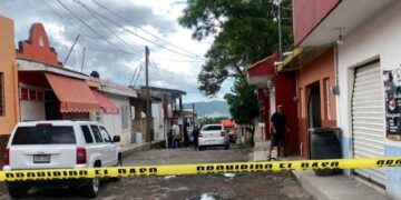 Hombre arrolla y secuestra a su ex pareja en Tepic; policía logra rescatarla