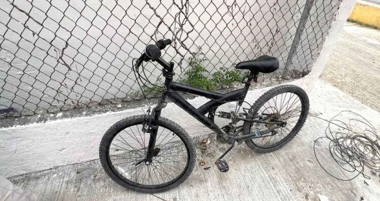 Hombre bicicleta en Nuevo Laredo