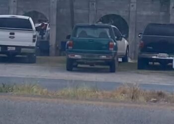 Hombre muere al chocar camioneta contra pared en quinta de Linares, Nuevo León